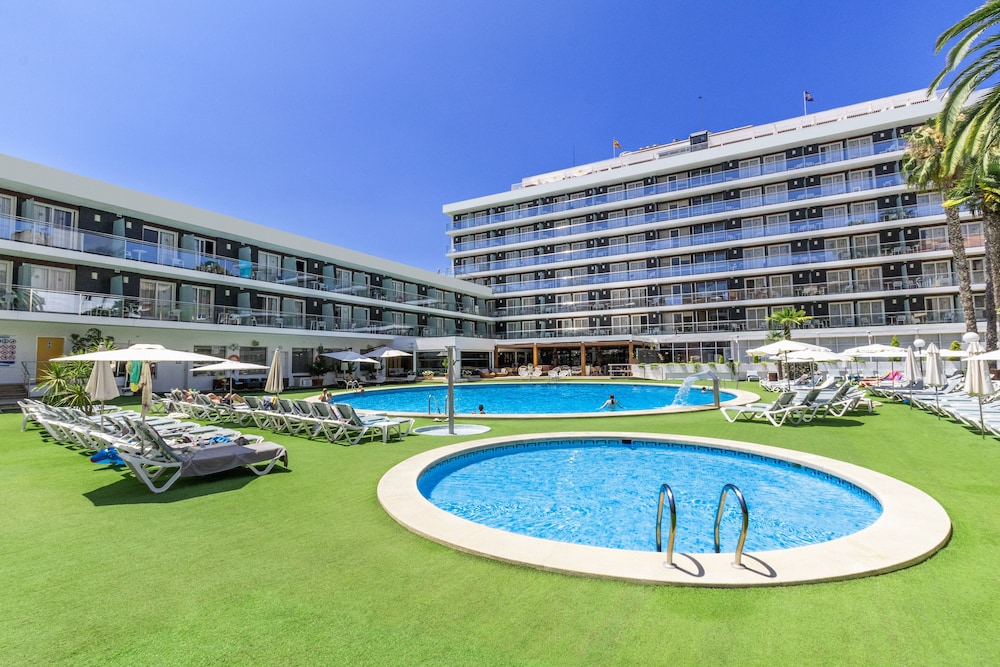 Anabel Hotel — Swimming pool in Lloret de Mar, Catalonia