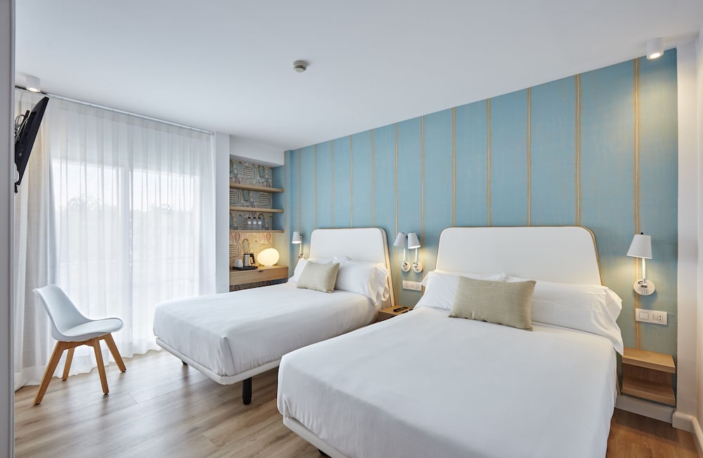 Anabel Hotel — Hotel rooms in Lloret de Mar, Catalonia