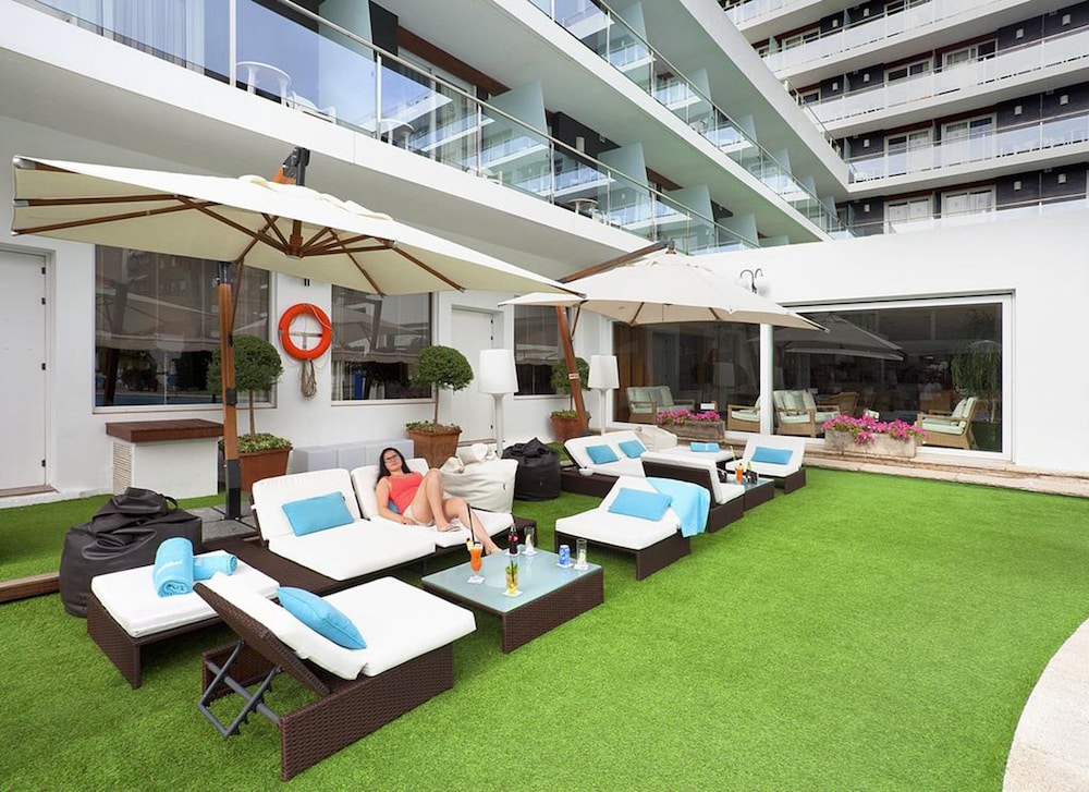 Anabel Hotel — Hotel building in Lloret de Mar, Catalonia