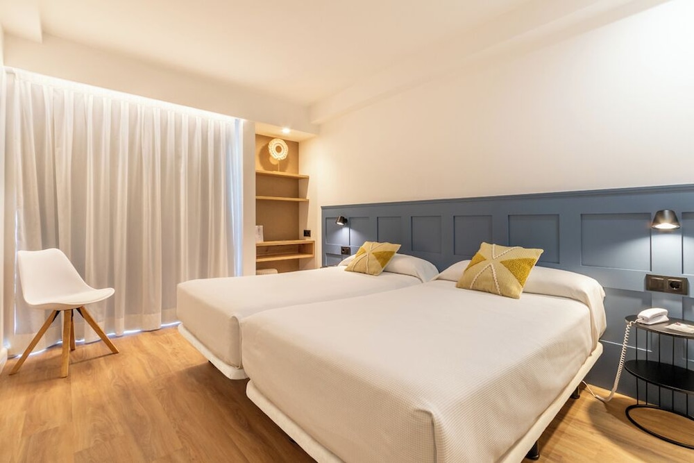 Anabel Hotel — Hotel rooms in Lloret de Mar, Catalonia