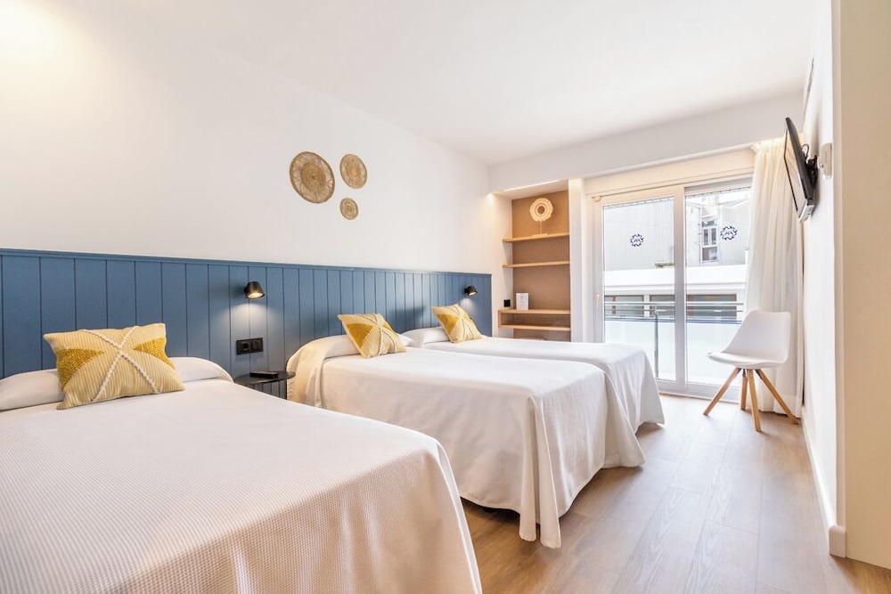 Anabel Hotel — Hotel rooms in Lloret de Mar, Catalonia