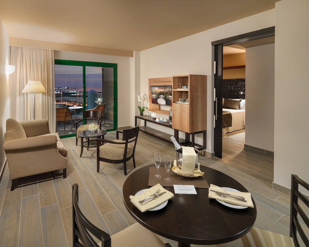 Hotel Jardines de Nivaria — Rooms in Costa Adeje, Canary Islands