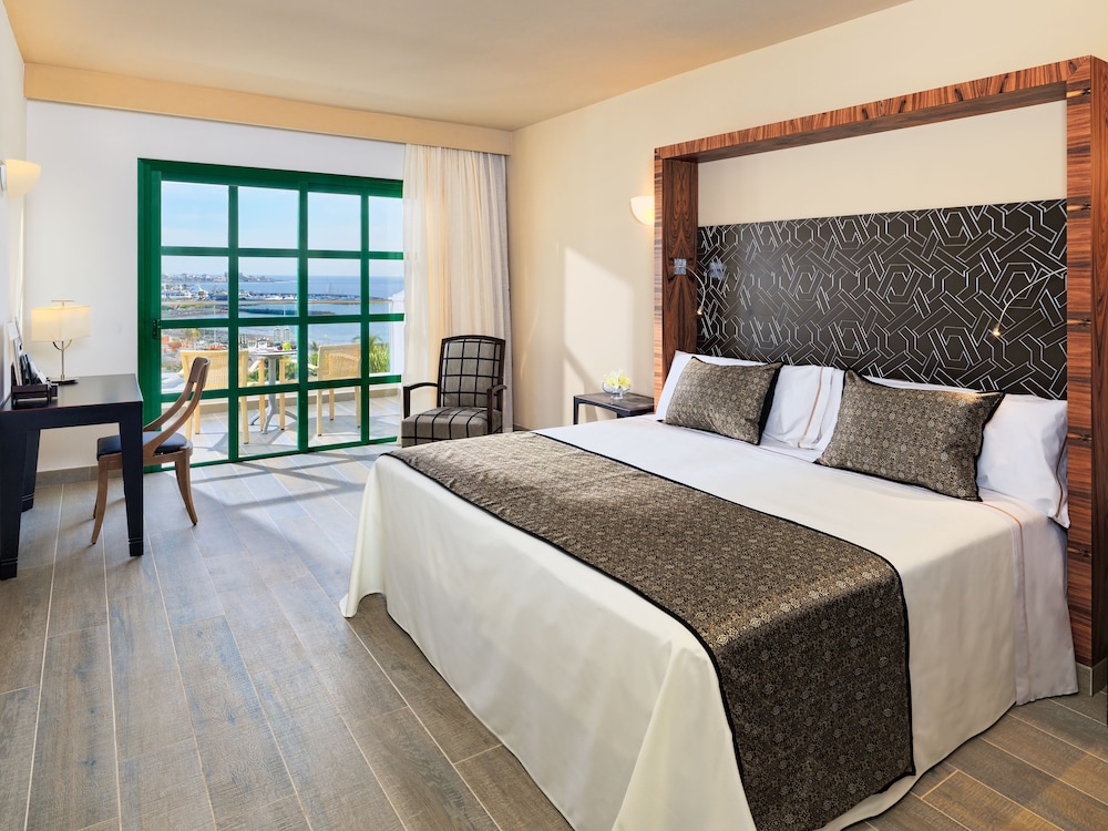 Hotel Jardines de Nivaria — Rooms in Costa Adeje, Canary Islands