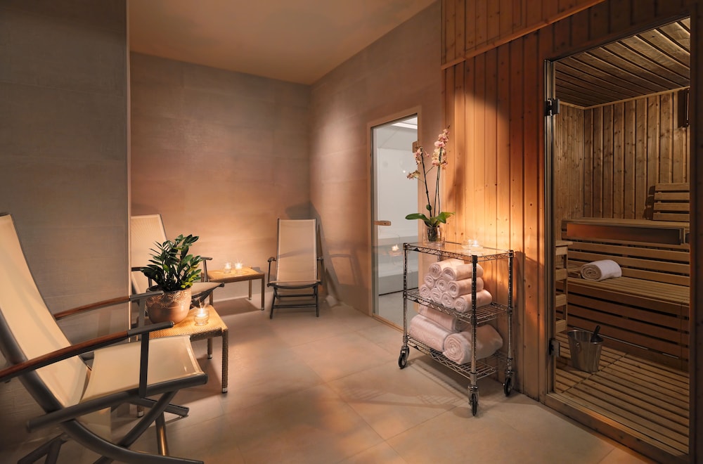 Hotel Jardines de Nivaria — Facilities in Costa Adeje, Canary Islands