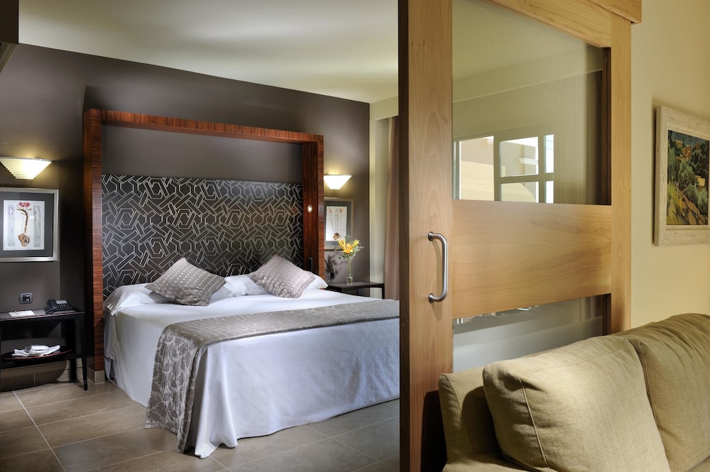 Hotel Jardines de Nivaria — Rooms in Costa Adeje, Canary Islands
