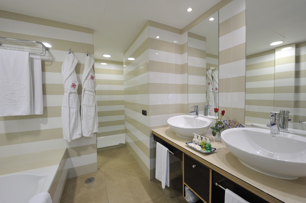 Hotel Jardines de Nivaria — Rooms in Costa Adeje, Canary Islands