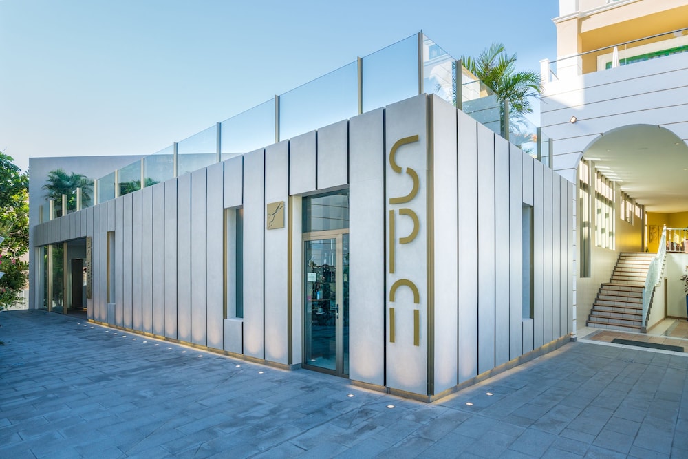 Hotel Jardines de Nivaria — Facilities in Costa Adeje, Canary Islands
