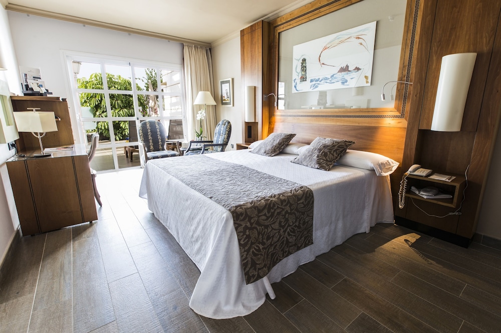 Hotel Jardines de Nivaria — Rooms in Costa Adeje, Canary Islands