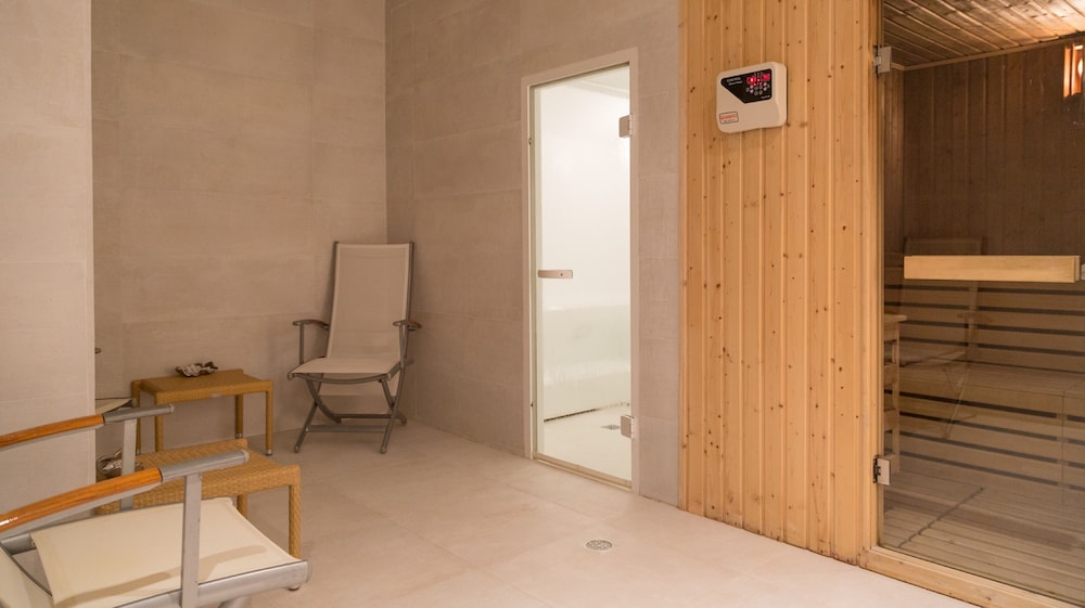 Hotel Jardines de Nivaria — Facilities in Costa Adeje, Canary Islands