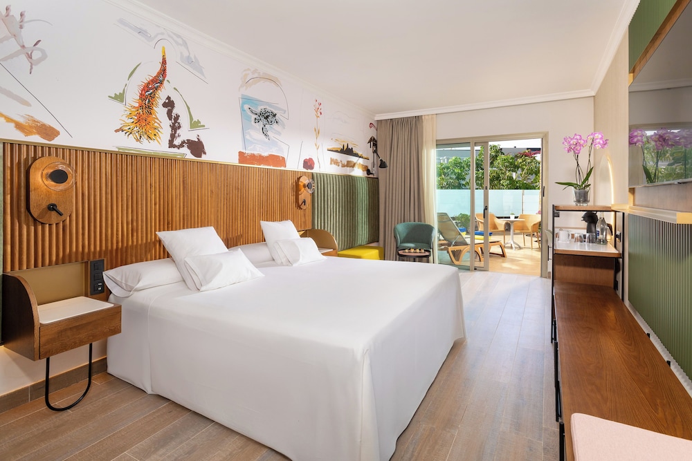Hotel Jardines de Nivaria — Rooms in Costa Adeje, Canary Islands
