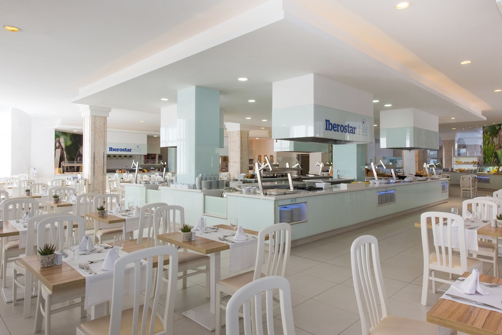 Iberostar Waves Bouganville Playa — Restaurant & bars in Costa Adeje, Canary Islands