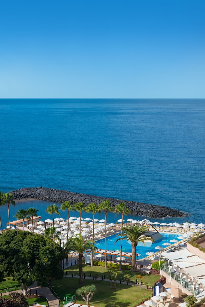 Iberostar Waves Bouganville Playa — Swimming pool in Costa Adeje, Canary Islands