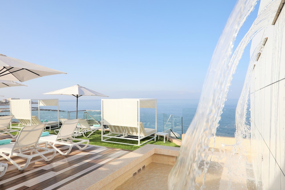 Iberostar Waves Bouganville Playa — Swimming pool in Costa Adeje, Canary Islands