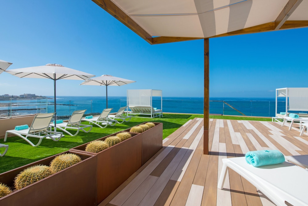 Iberostar Waves Bouganville Playa — Sports & recreation in Costa Adeje, Canary Islands