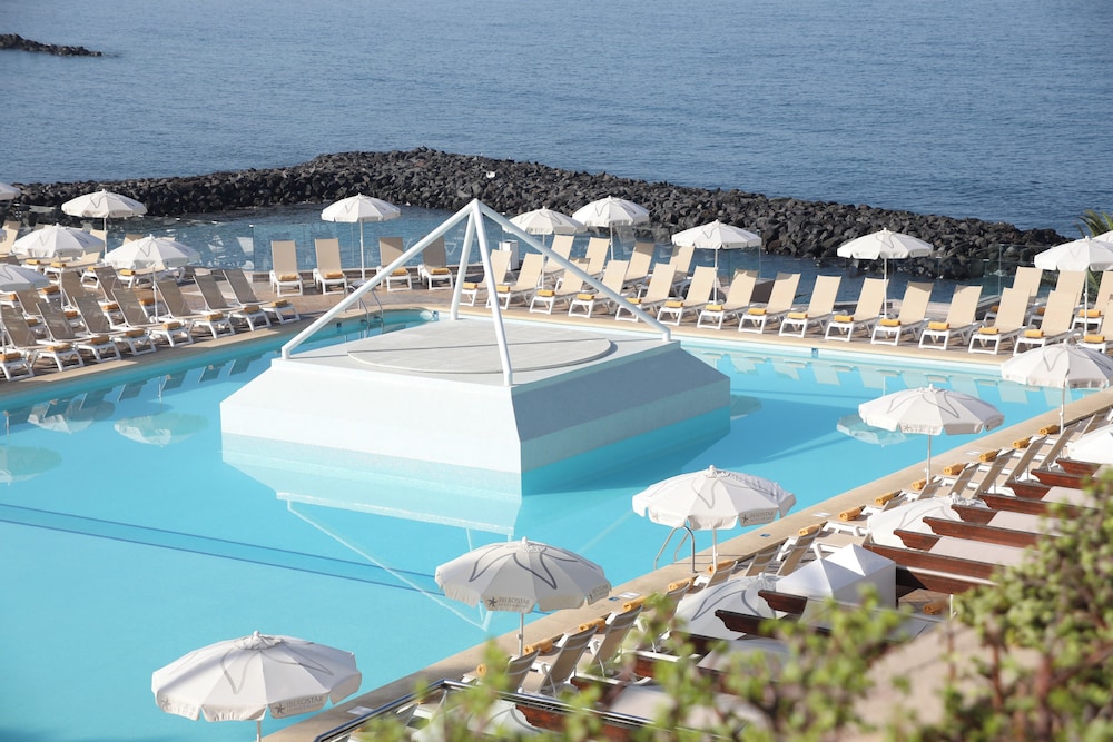 Iberostar Waves Bouganville Playa — Swimming pool in Costa Adeje, Canary Islands
