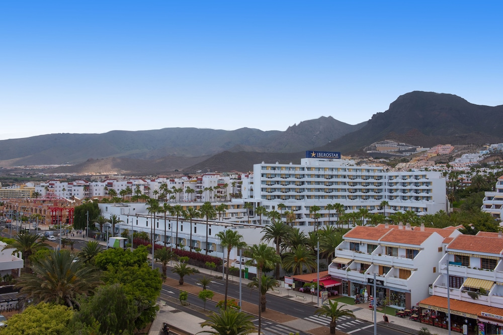 Iberostar Waves Bouganville Playa — Hotel building in Costa Adeje, Canary Islands