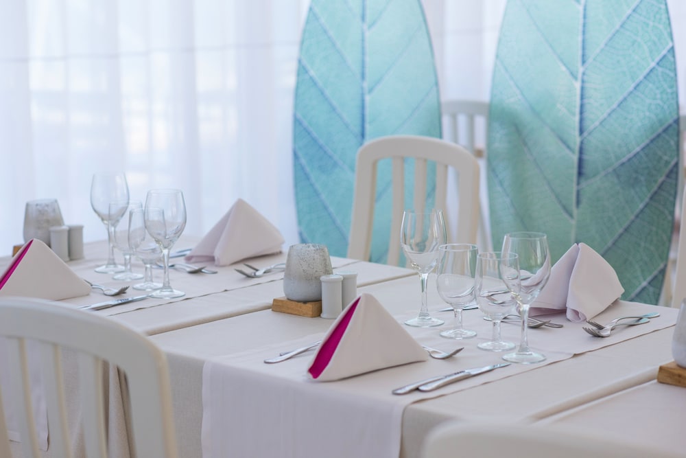 Iberostar Waves Bouganville Playa — Restaurant & bars in Costa Adeje, Canary Islands