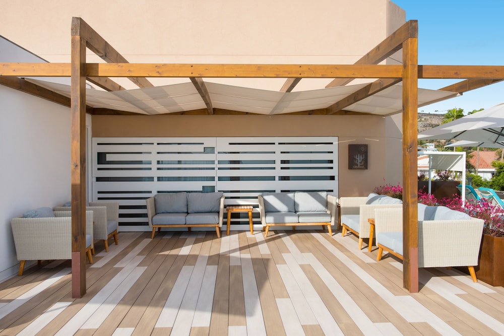 Iberostar Waves Bouganville Playa — Hotel rooms in Costa Adeje, Canary Islands