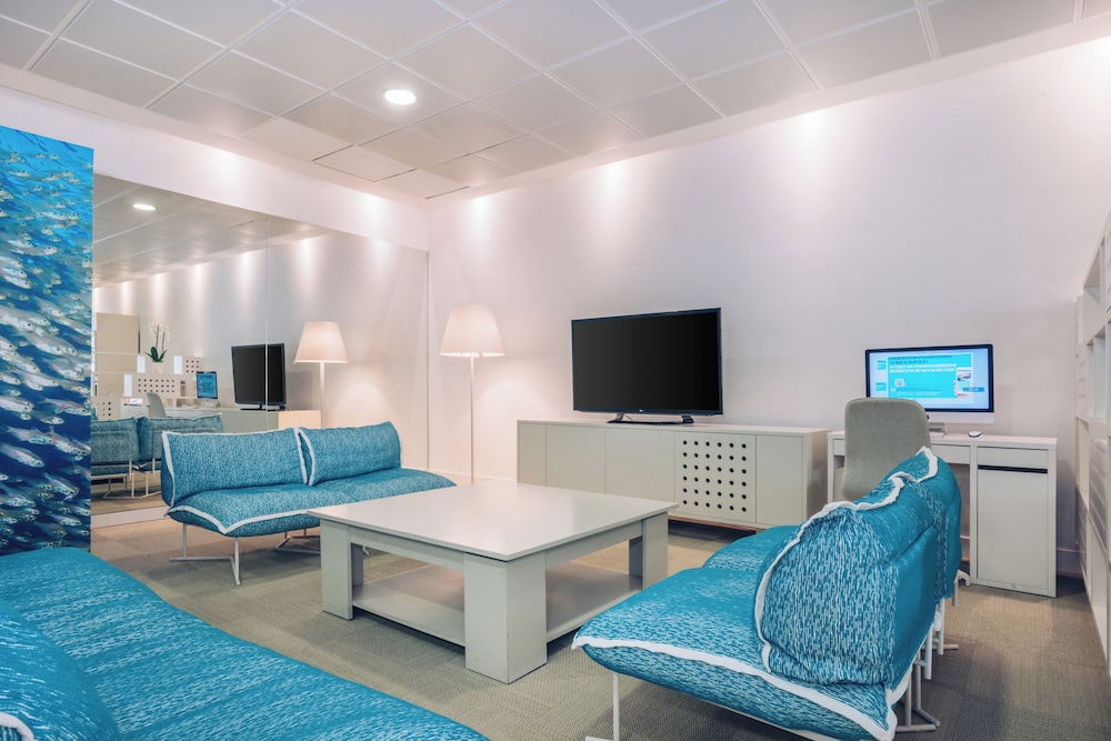 Iberostar Waves Bouganville Playa — Hotel rooms in Costa Adeje, Canary Islands