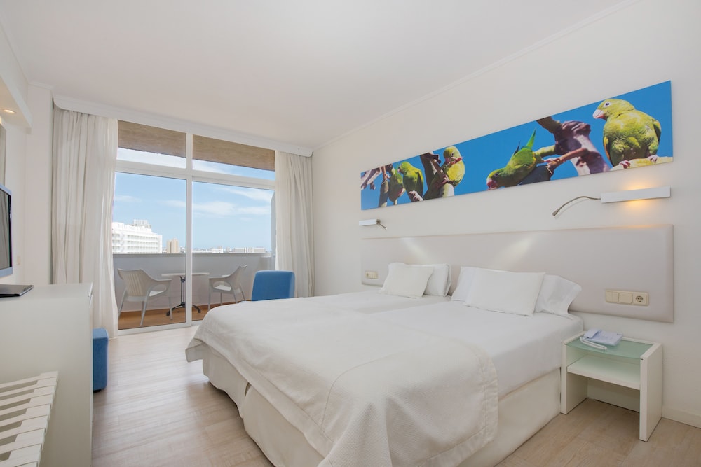 Iberostar Waves Bouganville Playa — Hotel rooms in Costa Adeje, Canary Islands