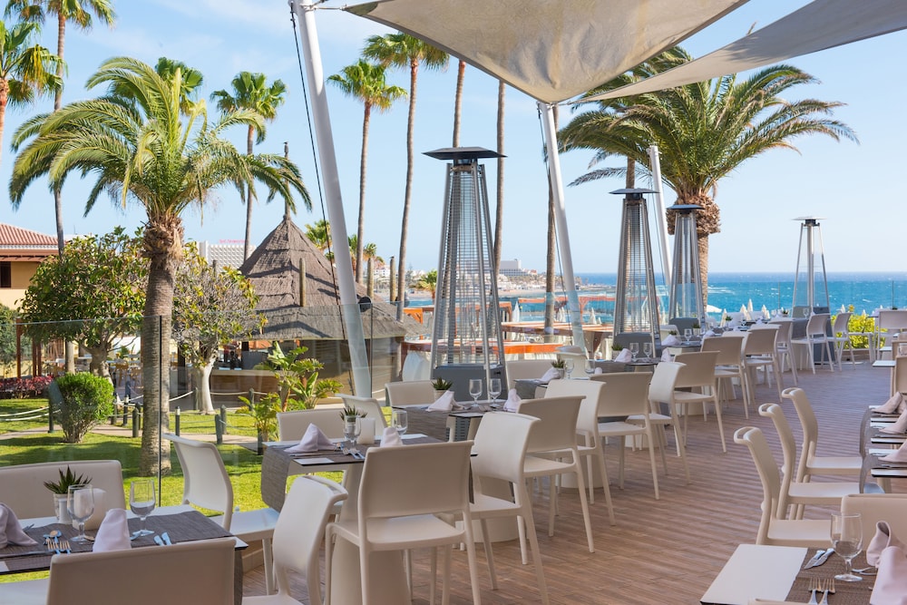 Iberostar Waves Bouganville Playa — Restaurant & bars in Costa Adeje, Canary Islands