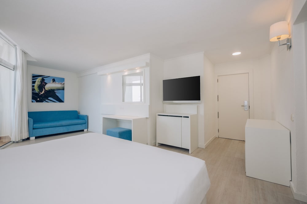 Iberostar Waves Bouganville Playa — Hotel rooms in Costa Adeje, Canary Islands