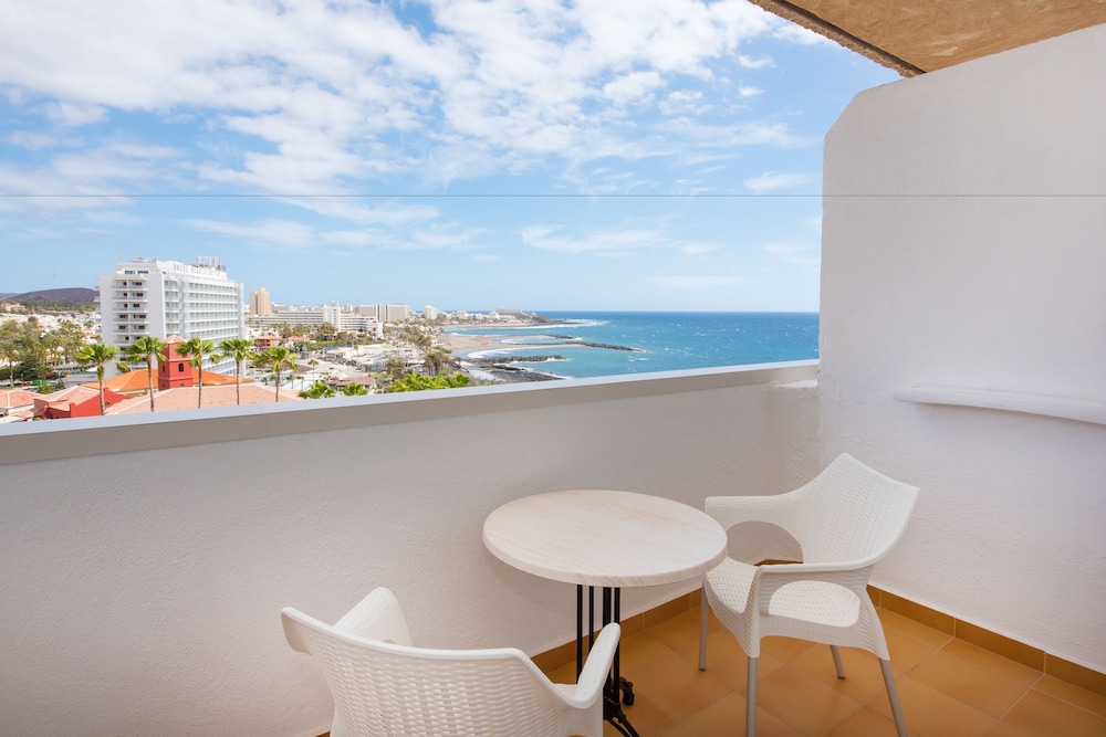 Iberostar Waves Bouganville Playa — Hotel rooms in Costa Adeje, Canary Islands