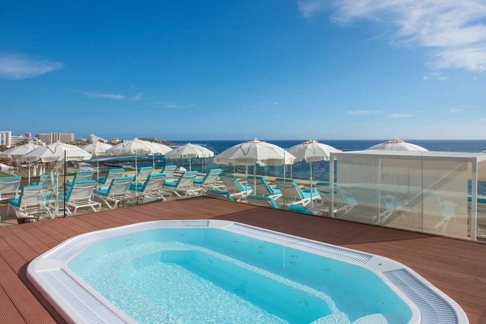 Iberostar Waves Bouganville Playa — Swimming pool in Costa Adeje, Canary Islands