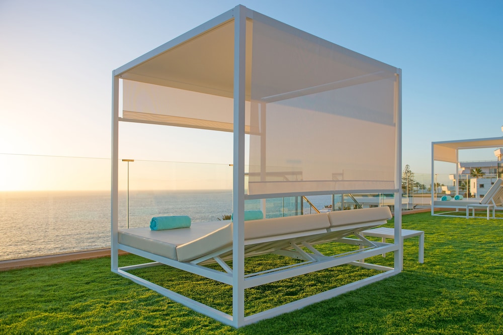 Iberostar Waves Bouganville Playa — Sports & recreation in Costa Adeje, Canary Islands