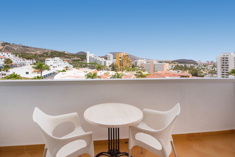 Iberostar Waves Bouganville Playa — Hotel rooms in Costa Adeje, Canary Islands