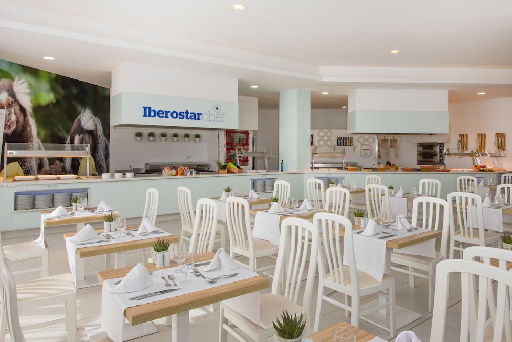Iberostar Waves Bouganville Playa — Restaurant & bars in Costa Adeje, Canary Islands