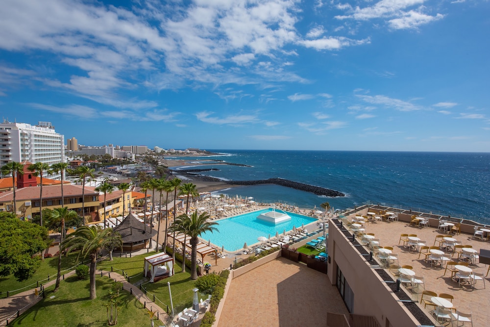Iberostar Waves Bouganville Playa — Swimming pool in Costa Adeje, Canary Islands