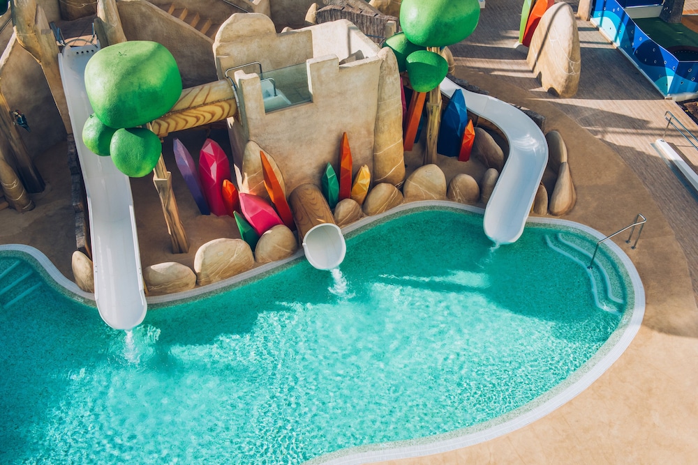 Iberostar Waves Bouganville Playa — Swimming pool in Costa Adeje, Canary Islands