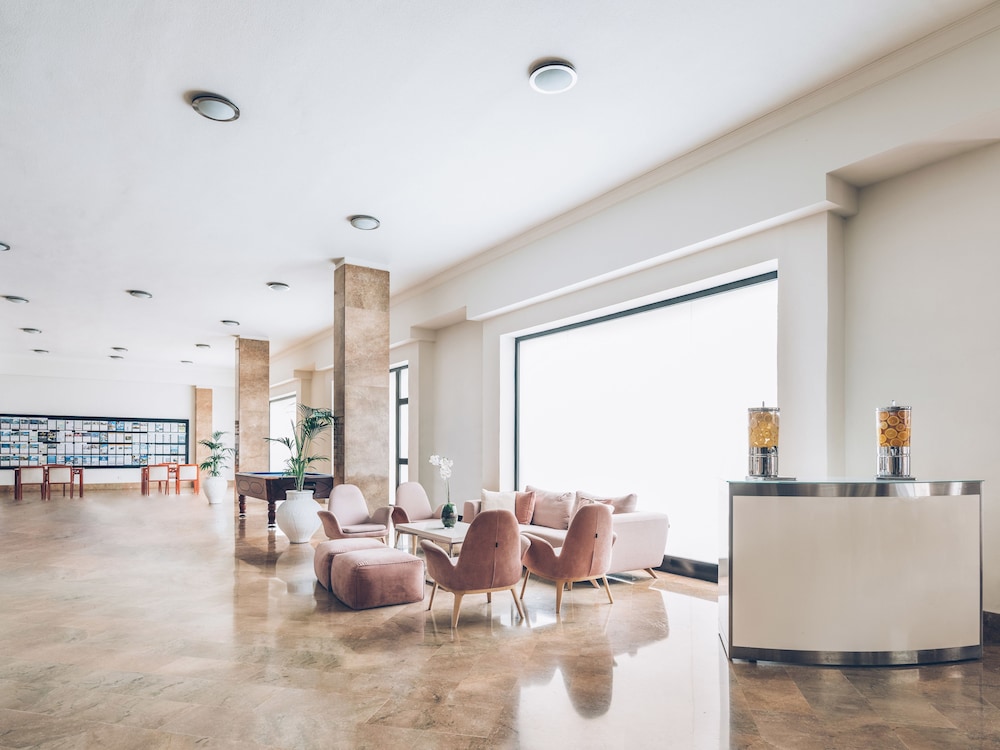 Iberostar Waves Las Dalias -All Inclusive — Hotel building in Costa Adeje, Canary Islands