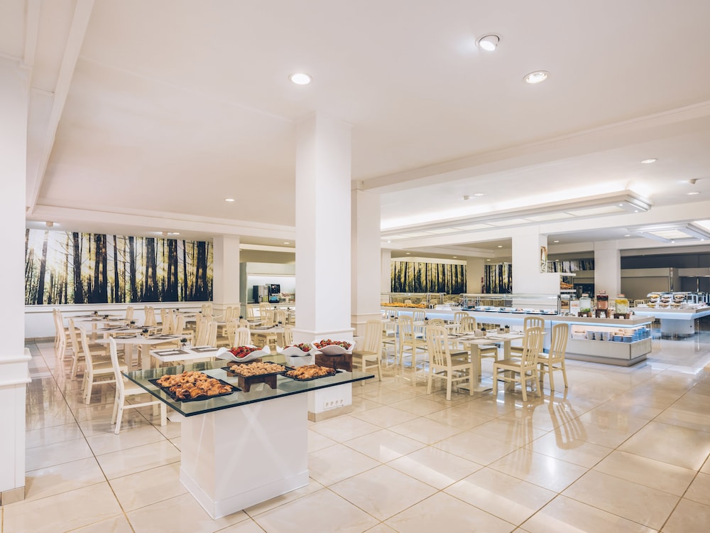 Iberostar Waves Las Dalias -All Inclusive — Restaurant & bars in Costa Adeje, Canary Islands