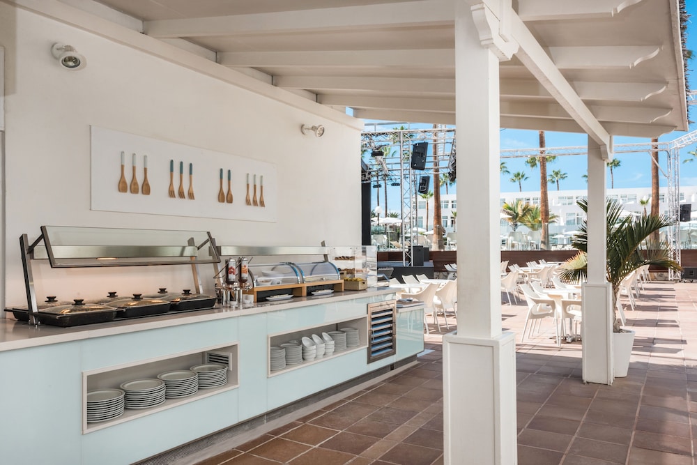 Iberostar Waves Las Dalias -All Inclusive — Restaurant & bars in Costa Adeje, Canary Islands