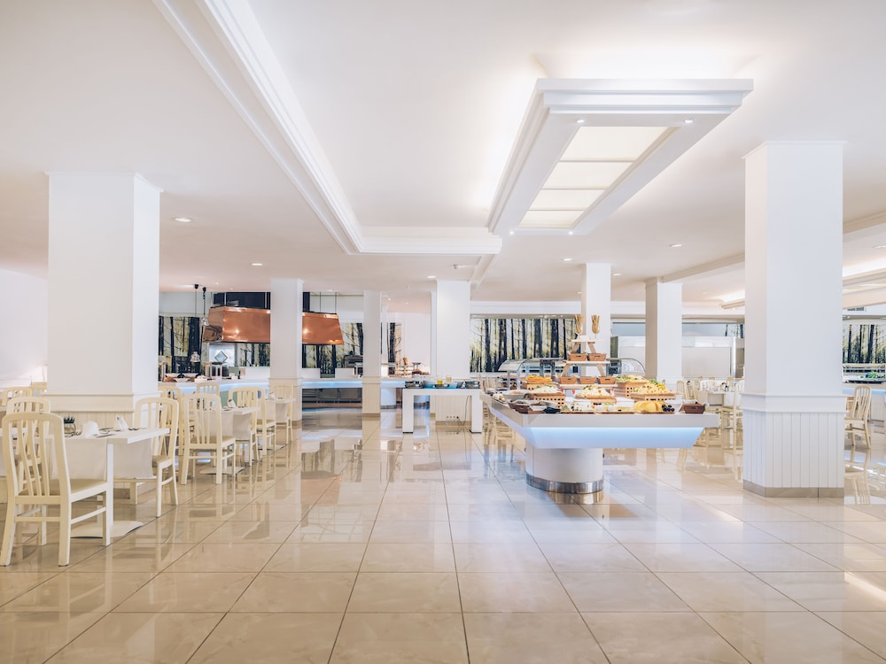 Iberostar Waves Las Dalias -All Inclusive — Restaurant & bars in Costa Adeje, Canary Islands
