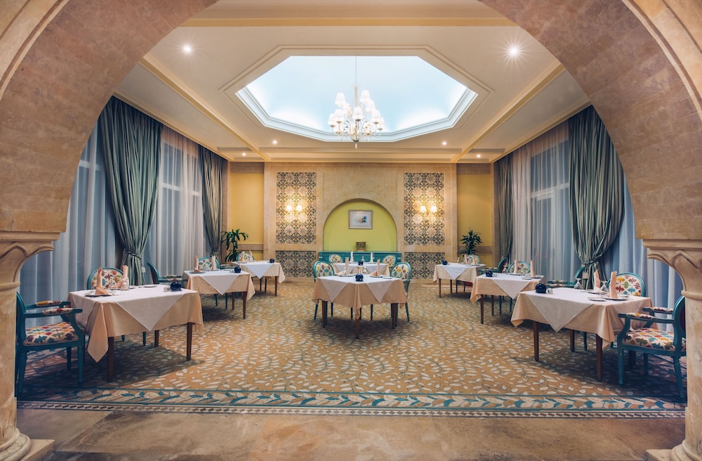 Iberostar Waves Averroes — Restaurant & bars in Hammamet, Nabeul