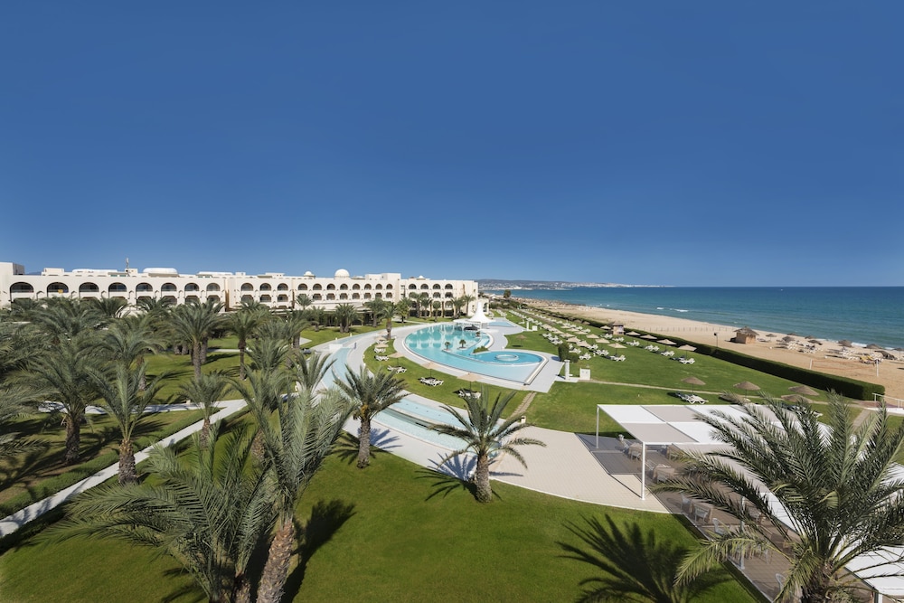 Iberostar Waves Averroes — Swimming pool in Hammamet, Nabeul