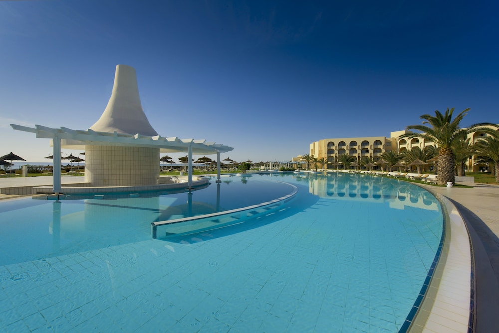 Iberostar Waves Averroes — Swimming pool in Hammamet, Nabeul
