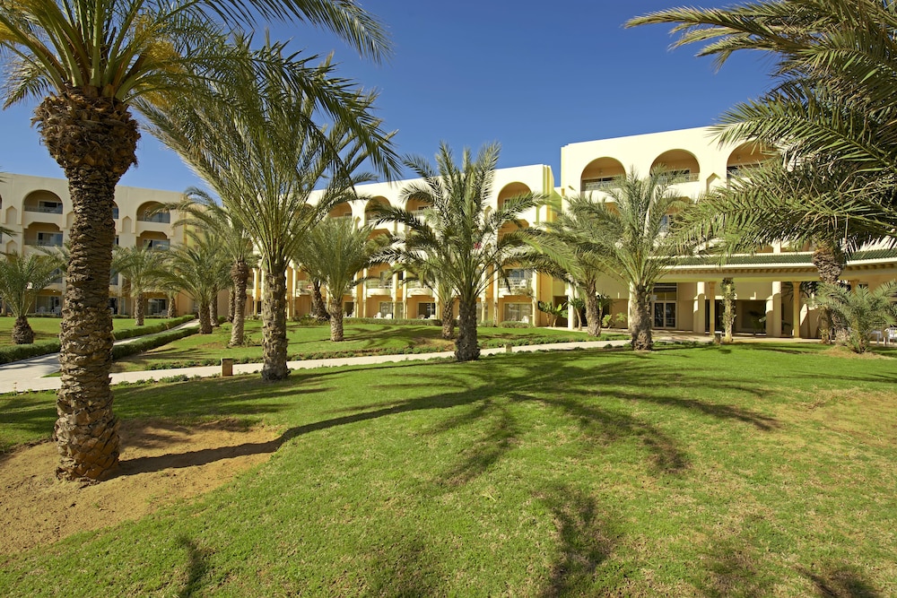 Iberostar Waves Averroes — Hotel building in Hammamet, Nabeul