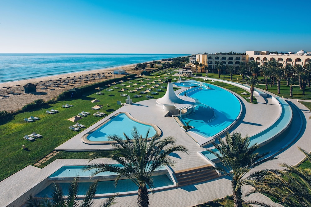 Iberostar Waves Averroes — Swimming pool in Hammamet, Nabeul