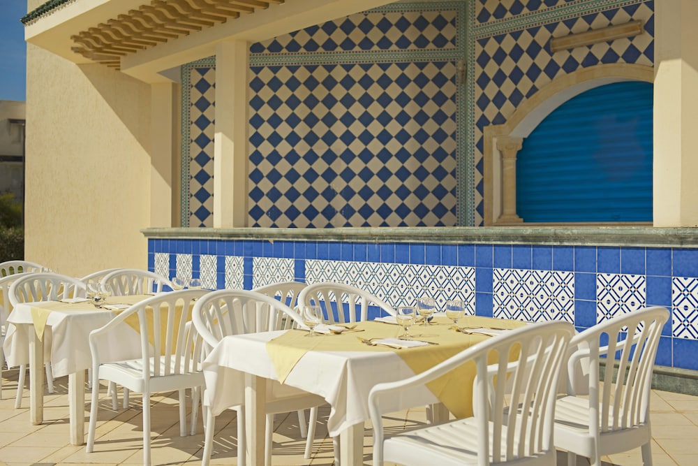 Iberostar Waves Averroes — Restaurant & bars in Hammamet, Nabeul