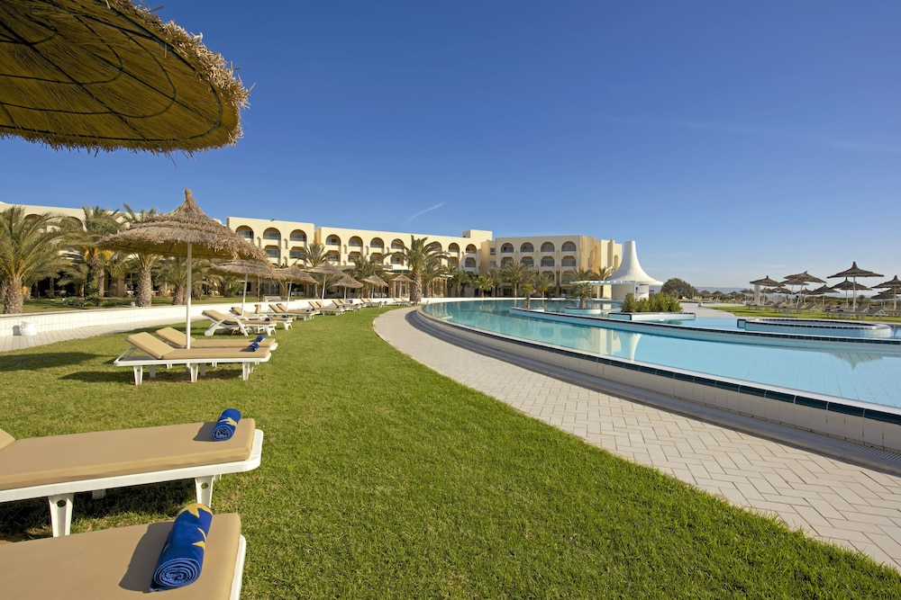 Iberostar Waves Averroes — Swimming pool in Hammamet, Nabeul