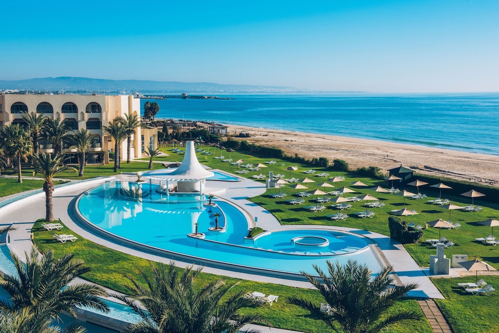 Iberostar Waves Averroes — Swimming pool in Hammamet, Nabeul