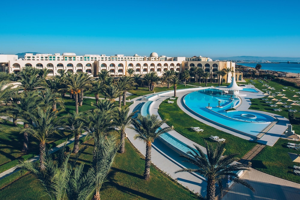 Iberostar Waves Averroes — Swimming pool in Hammamet, Nabeul