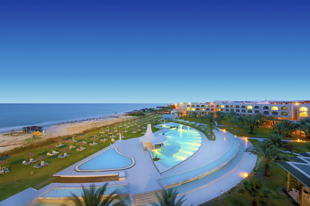 Iberostar Waves Averroes — Swimming pool in Hammamet, Nabeul