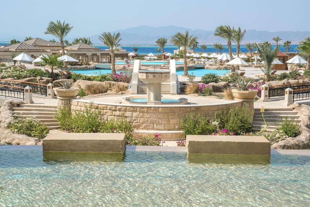 Kempinski Hotel Soma Bay — Swimming pool in Soma Bay, Red Sea