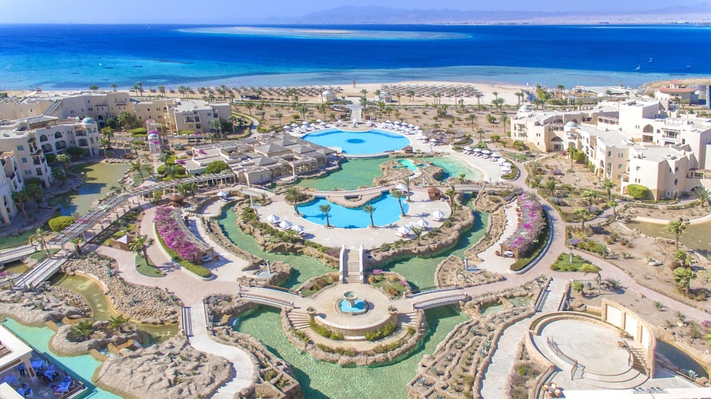 Kempinski Hotel Soma Bay — Swimming pool in Soma Bay, Red Sea
