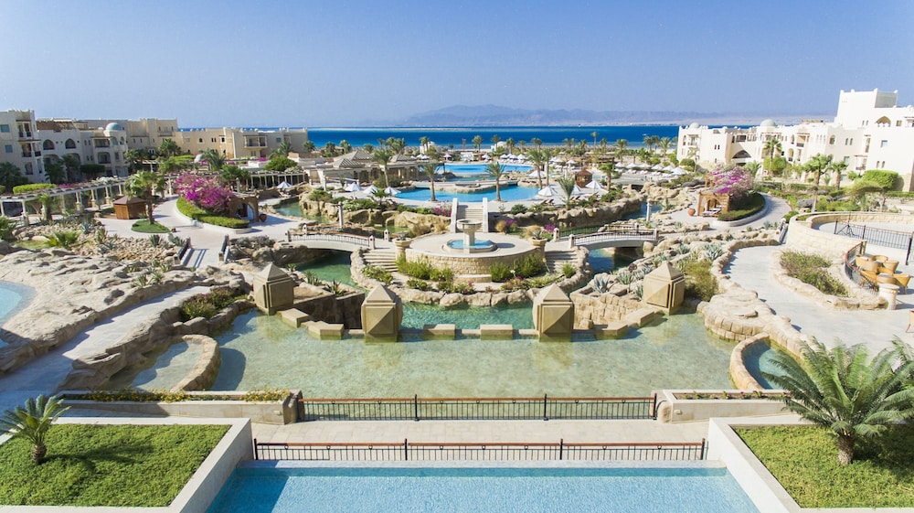 Kempinski Hotel Soma Bay — Swimming pool in Soma Bay, Red Sea